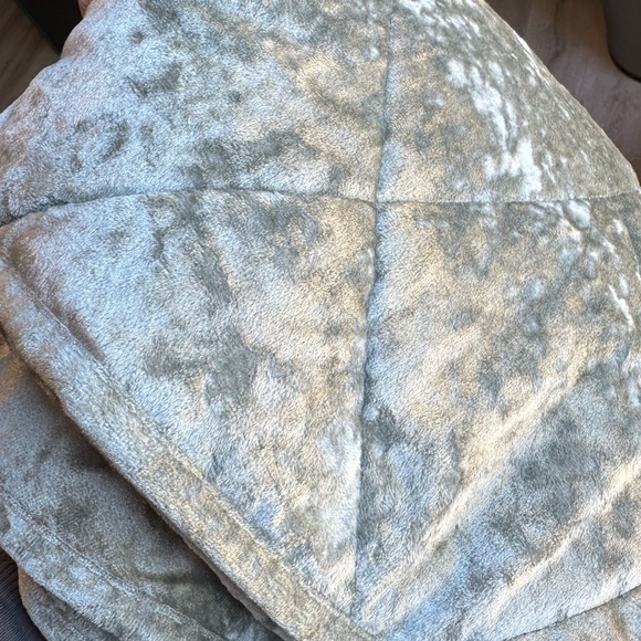 Crushed Velvet Sage Green Tree Skirt Diamond Quilted - Picture 3 of 4